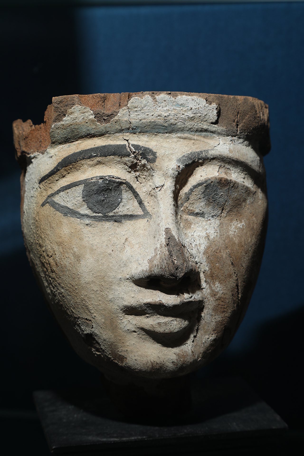 Masque de sarcophage - Egypte - Nouvel Empire - Photo  F. Gourdon