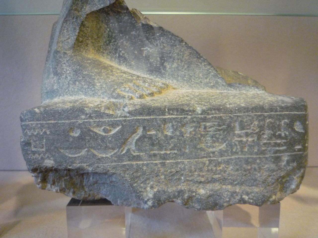 Base de statue au nom de Tefnakht - XXVIè Dynastie