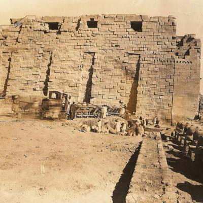 Karnak 9 3 40 travaux devant le premier pylone